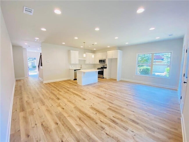 Building Photo - 1089 N Village Dr