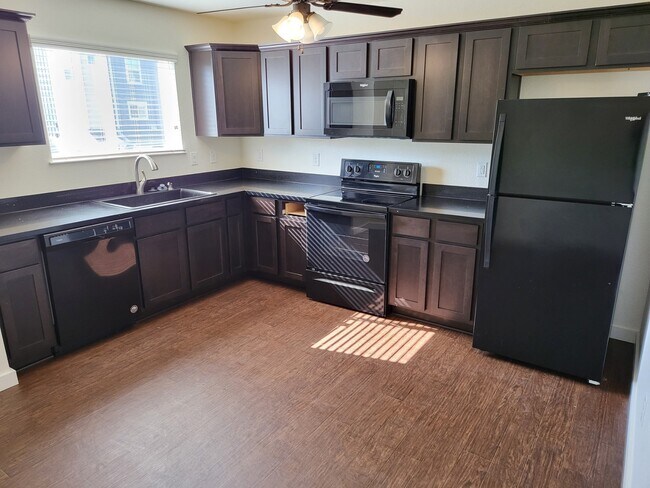 Foto del edificio - 21155 Gosling Rd