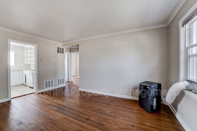 Building Photo - 1416 S Quaker Ave