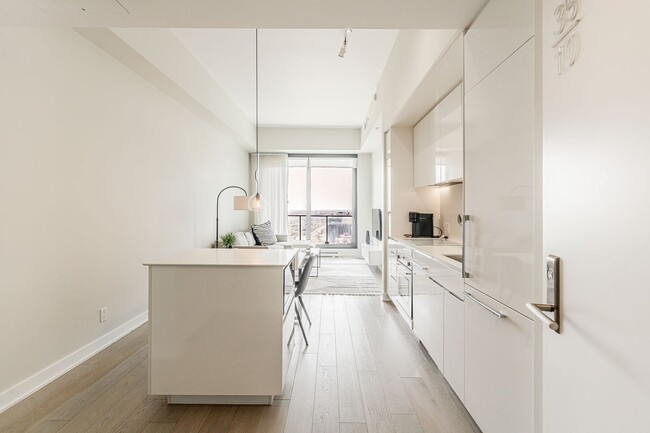 Building Photo - 3406-1288 Av. des Canadiens-de-Montréal