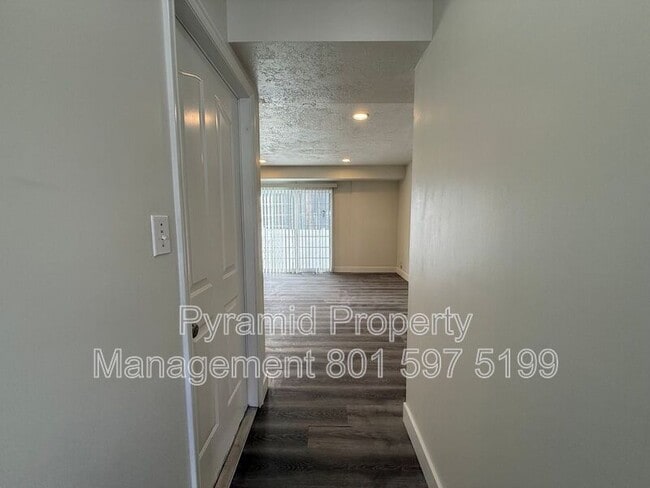 Building Photo - 3180 S Lincoln St