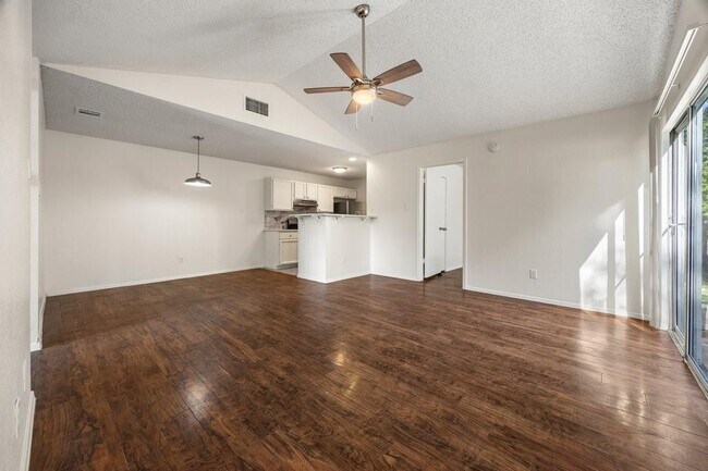 Foto del edificio - 8204 West Gate Blvd