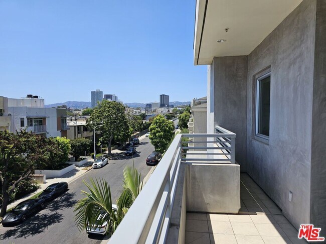 Foto del edificio - 1748 Colby Ave
