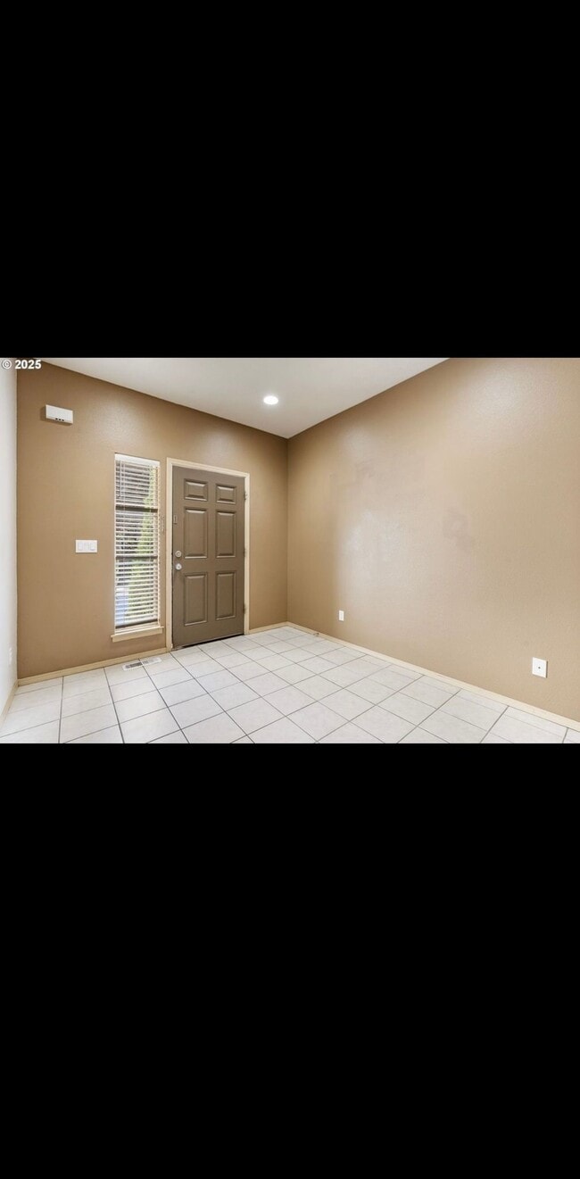 Building Photo - 2833 NE Stapleton Rd