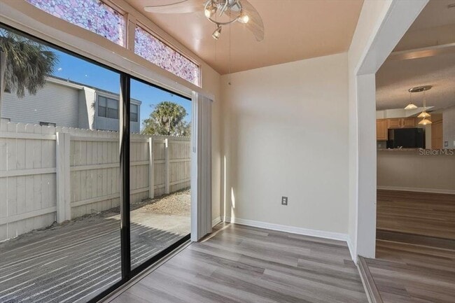 Foto del edificio - 1404 Oak Pl