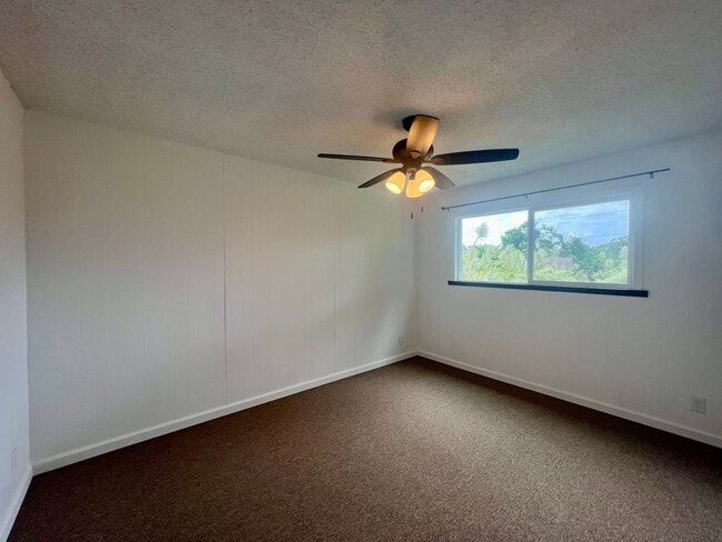 Building Photo - 2 Bedroom, 1 Bath Condo- Hilo Terrace