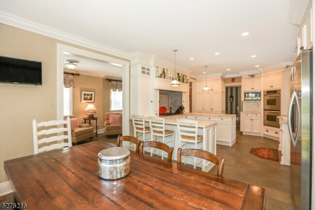 Foto del edificio - 31 Long Hill Rd