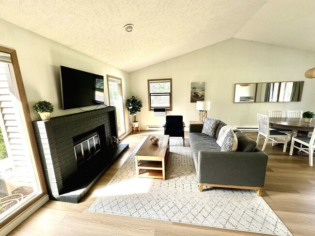 Building Photo - 189 Crestline Duplex