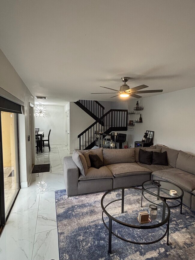 Building Photo - 1017 10th Way