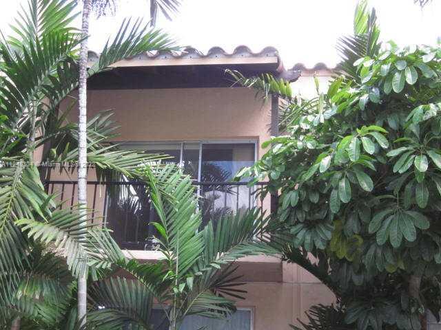 Building Photo - 10816 N Kendall Dr