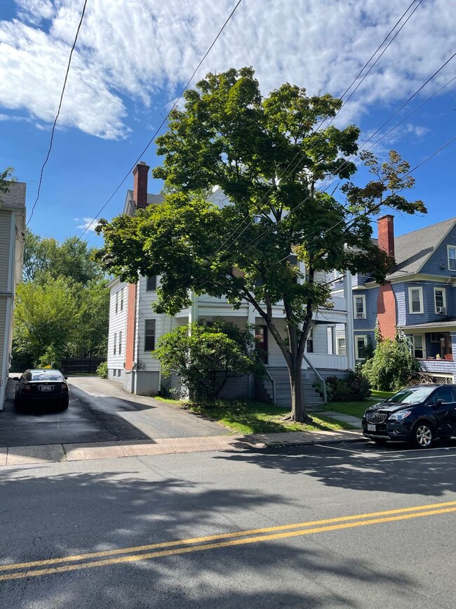 Building Photo - 135/137 Whitney