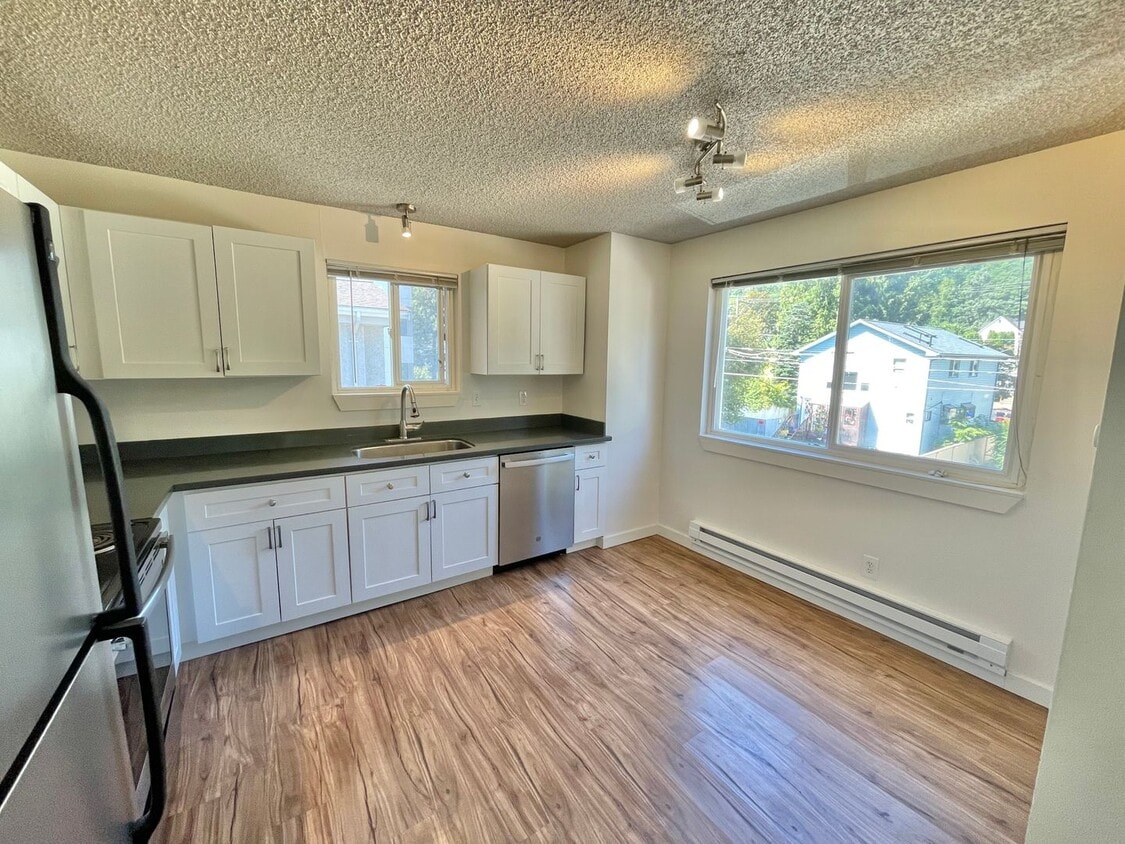 Primary Photo - Top Floor 1-Bedroom