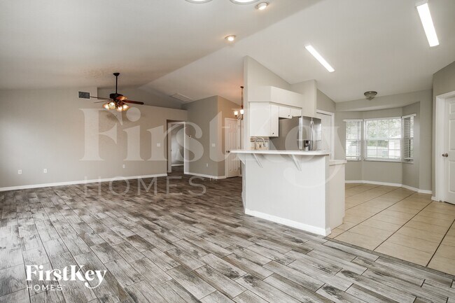 Building Photo - 835 Summer Glen Dr