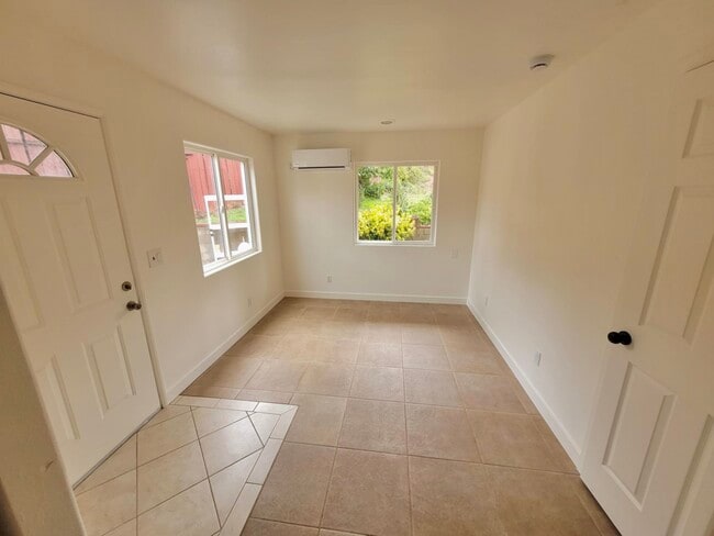 Foto del edificio - 1550 Encino Dr