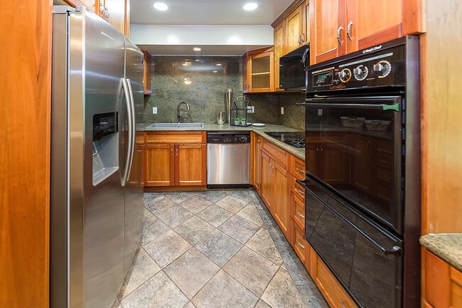 Building Photo - 4610 Densmore Ave