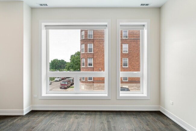 Foto del edificio - 408 E 50th Pl