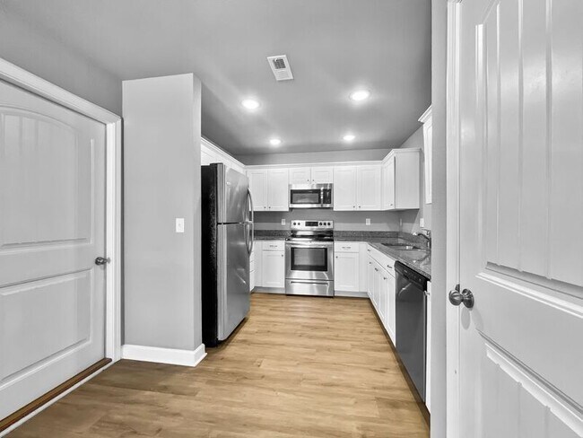 Building Photo - 108 SW Sunflower St