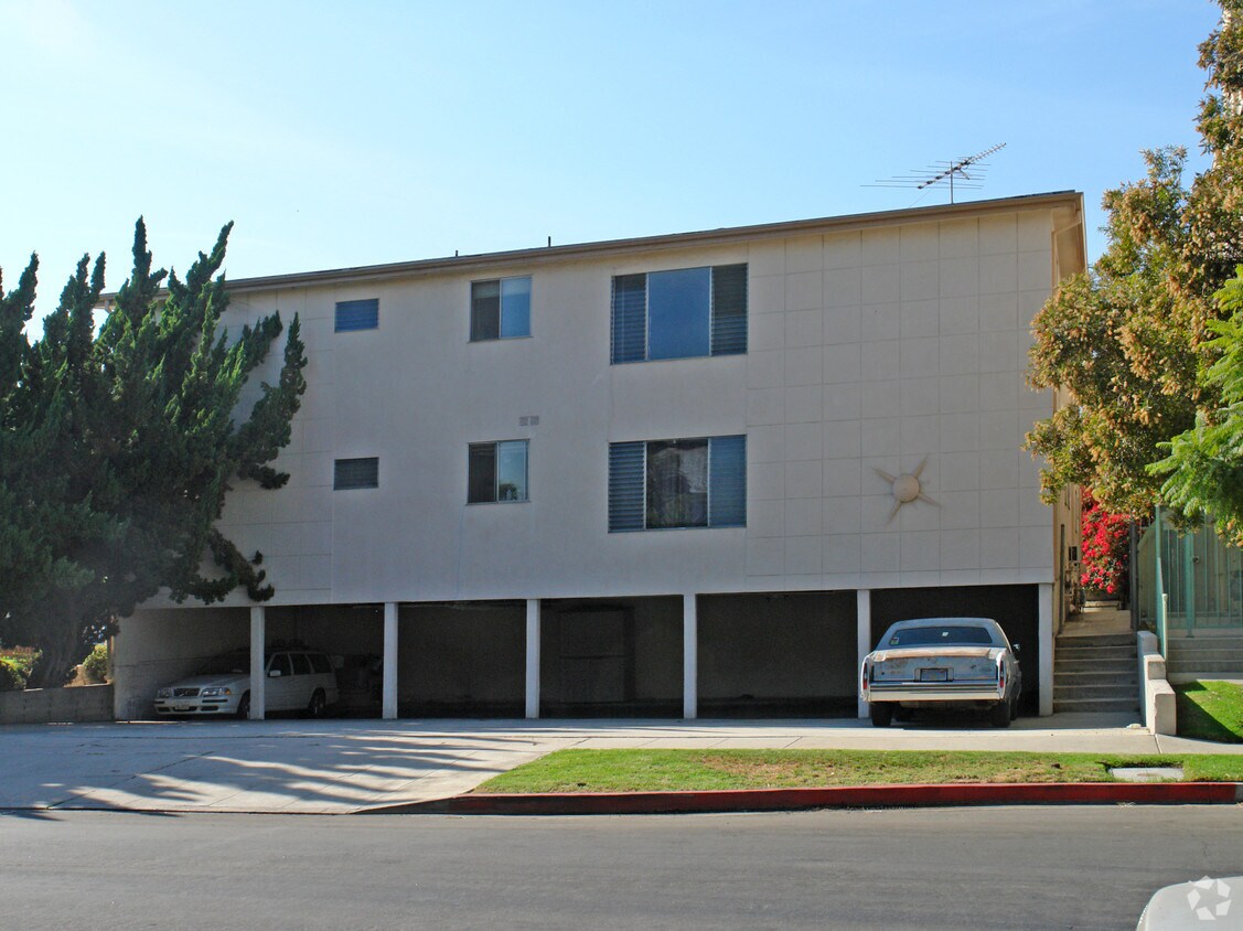 Building Photo - 8665 Pickford St