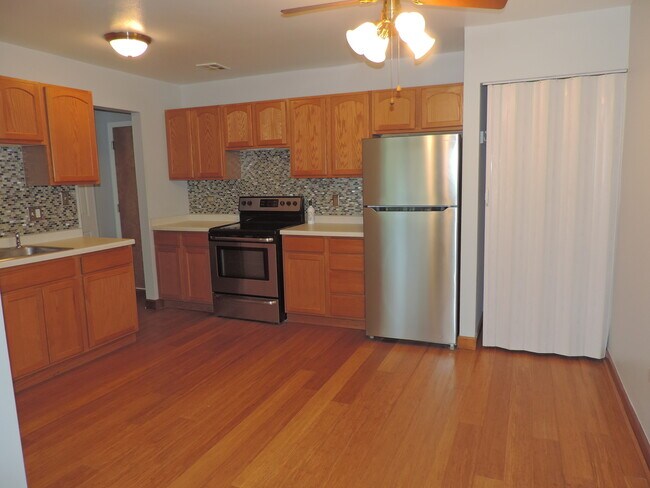 Foto del edificio - 7425 Brookdale Dr