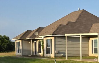 Building Photo - 131-131 Collett Ct