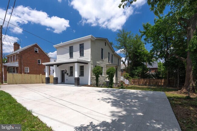 Building Photo - 827 Philadelphia Ave