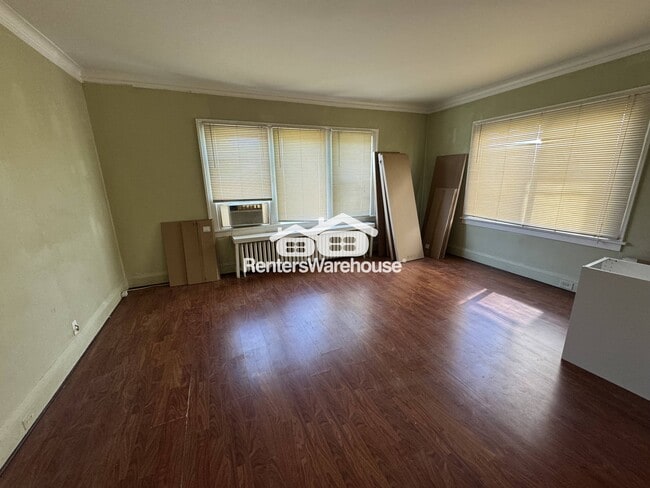 Building Photo - 3925 Chicago Ave