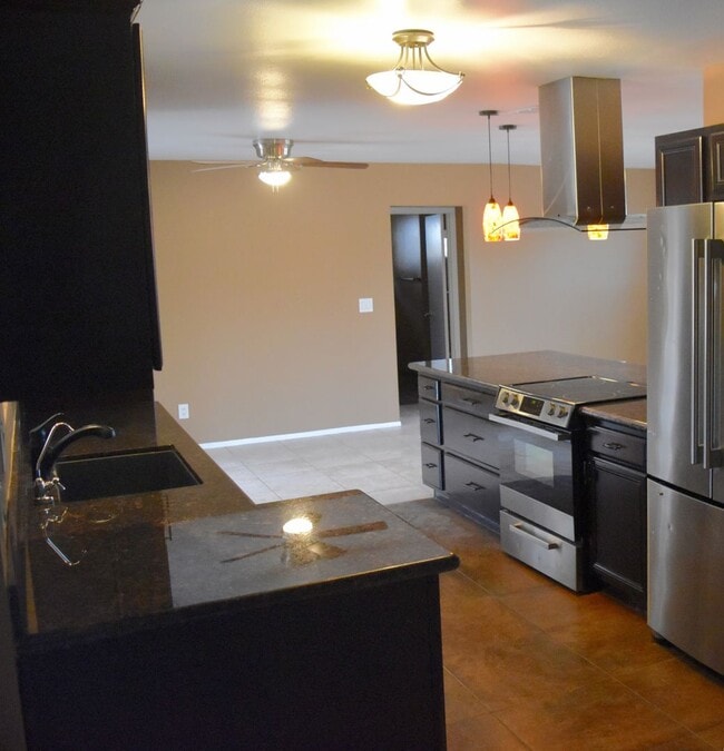 Foto del edificio - Awesome 5 Bed 2 Bath Home at ASU