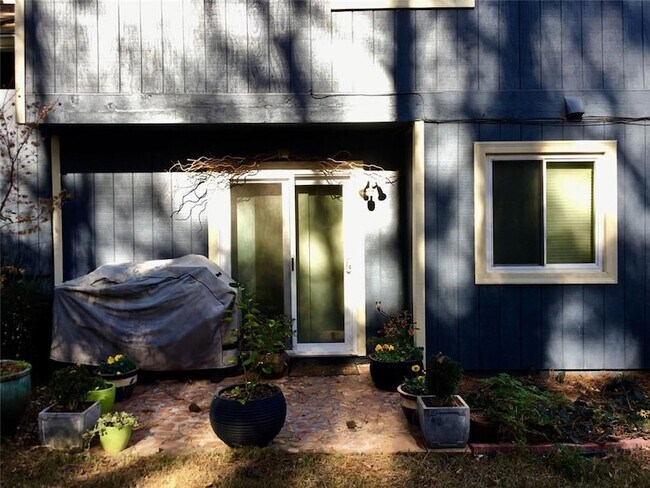 Foto del edificio - 1356 Bridgeson Ct