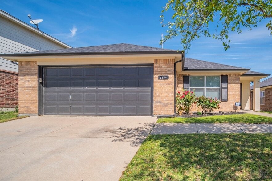 Foto principal - 9844 Sparrow Hawk Ln