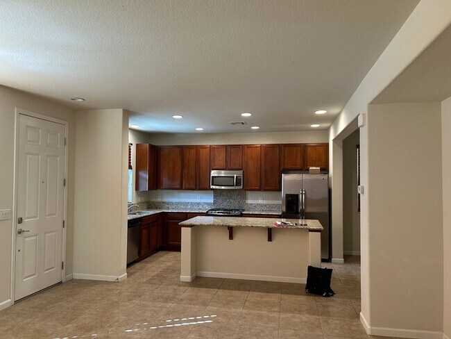 Foto del edificio - **READY FOR MOVE IN** Somersett Townhome