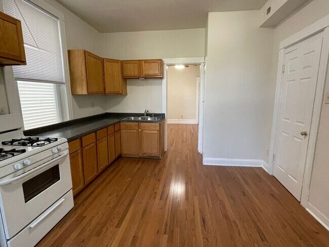 Foto del edificio - 1631 N Kimball Ave