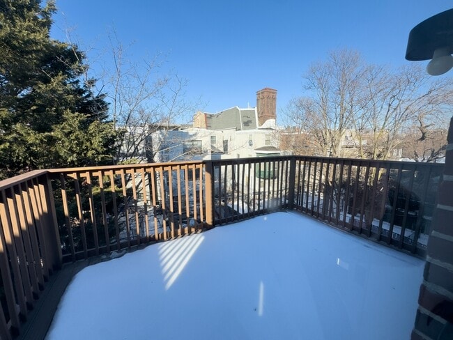 Building Photo - 1919 Mt Vernon St