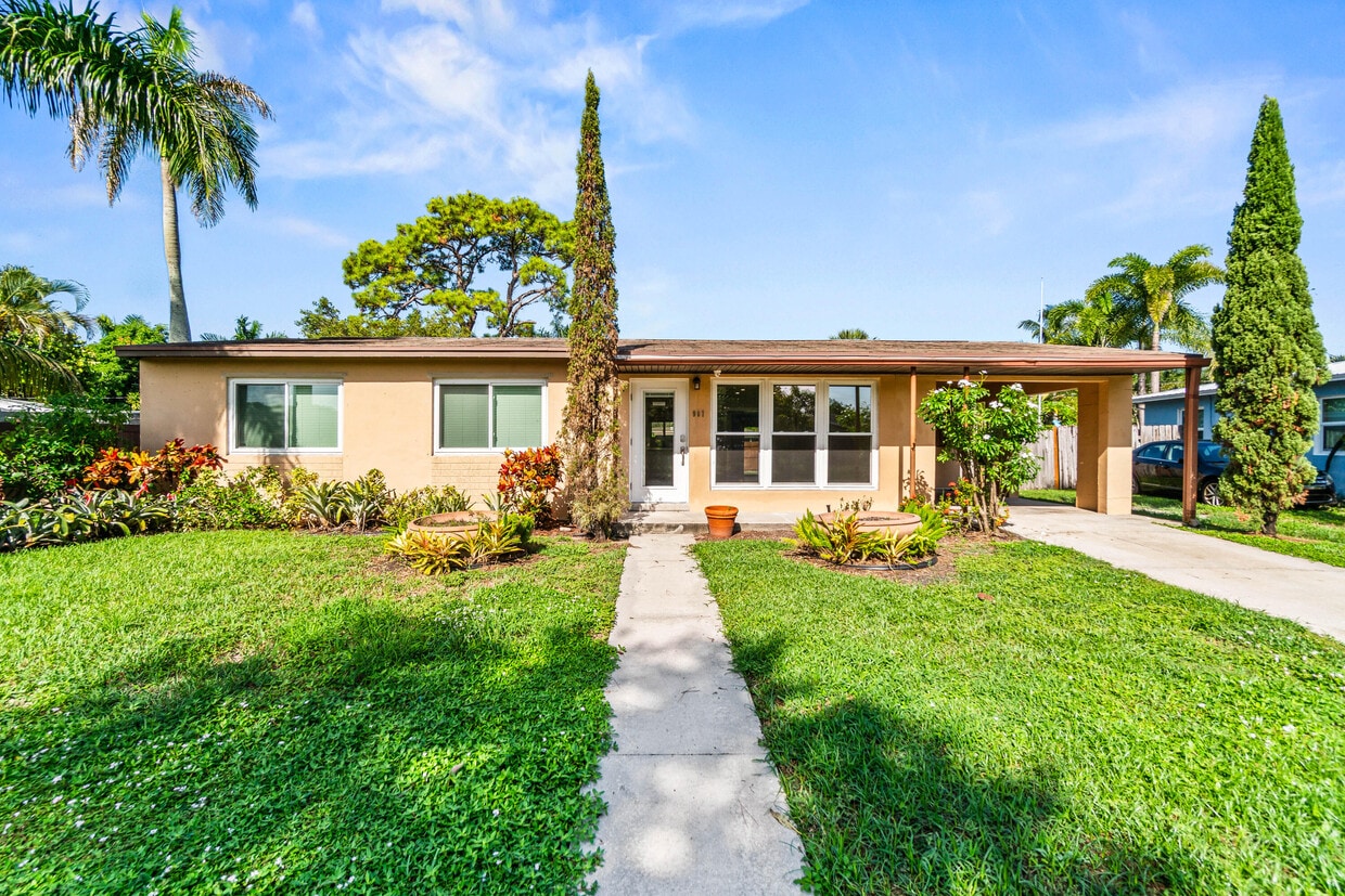 Primary Photo - 907 Wright Dr