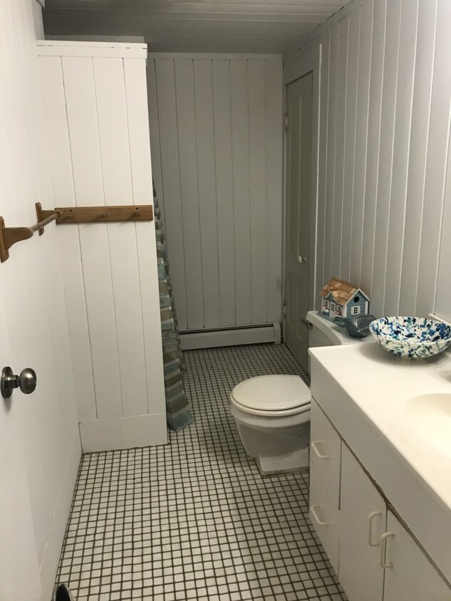 Bathroom - 20 Collins Rd