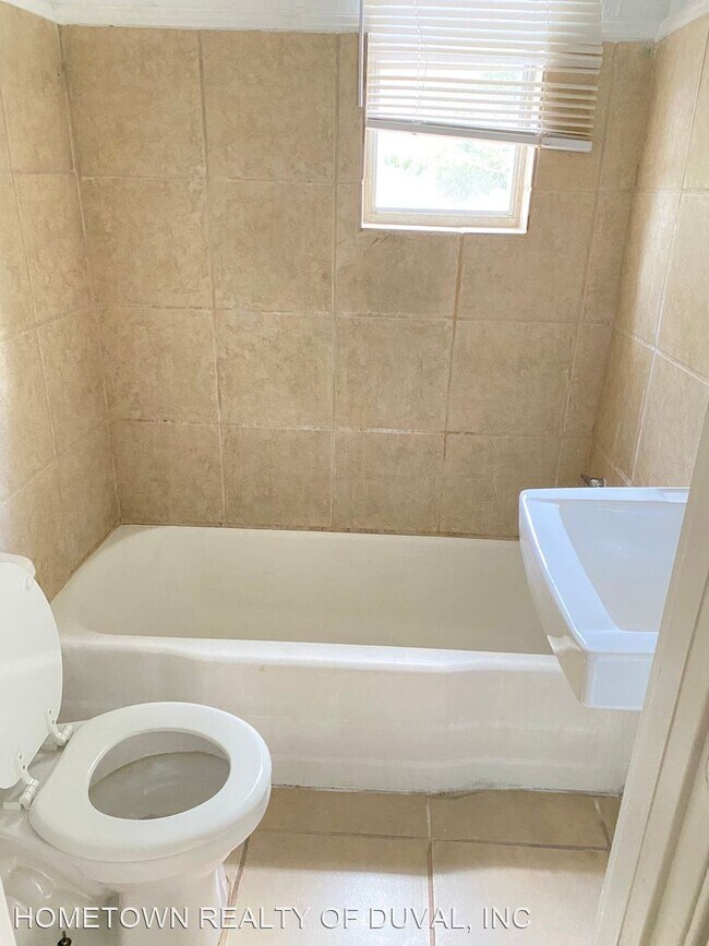 Building Photo - 2 br, 1 bath House - 1362  W 32nd Street  ...
