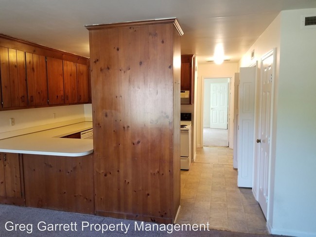 Foto del edificio - 2500 Cedarwood Dr