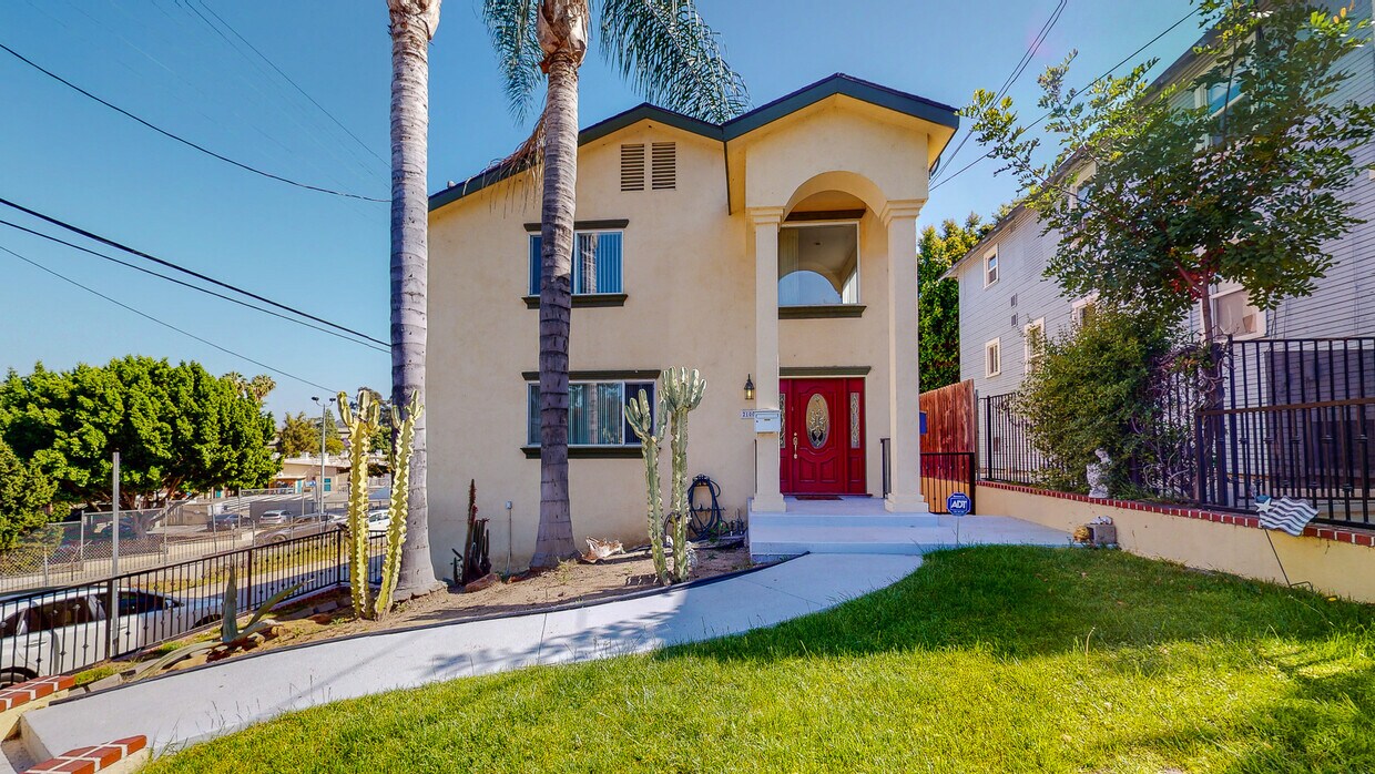 Primary Photo - 2100 India St