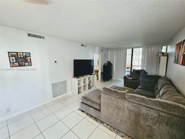 Building Photo - 8429 Forest Hills Dr