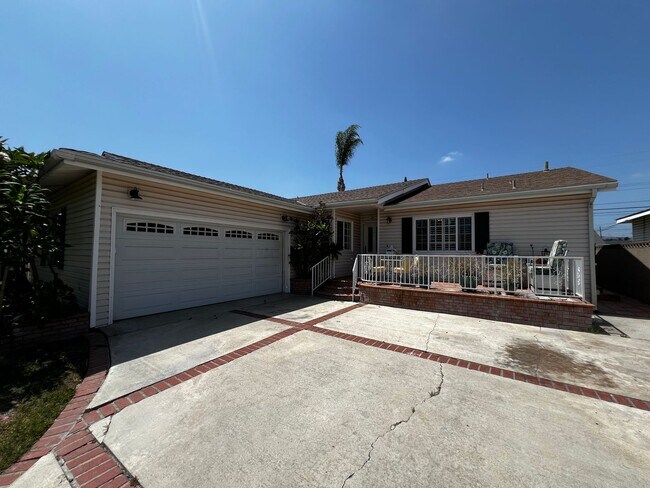 Foto del edificio - 4 Bedroom 2 Bath House for Rent In Whittier