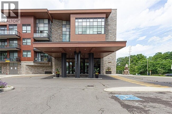 Building Photo - 1575 Lakeshore Rd W