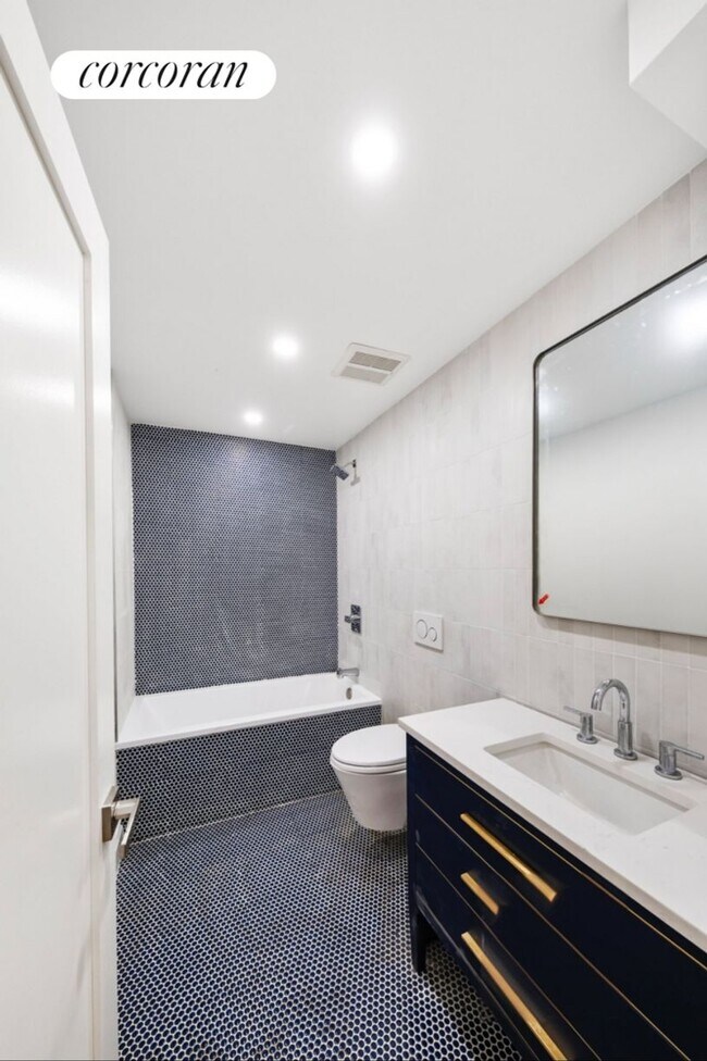 Foto del edificio - 219 Covert St.