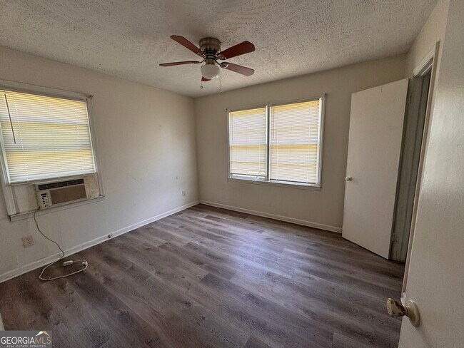 Foto del edificio - 5771 Satterfield Dr