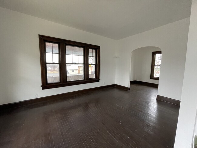 Building Photo - 96 E 4th St