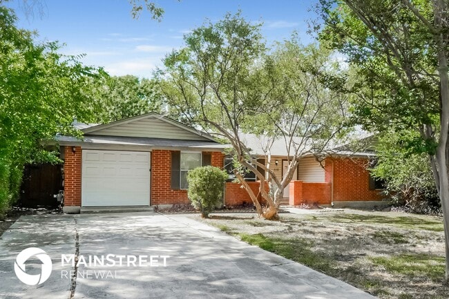 Building Photo - 110 Simler St