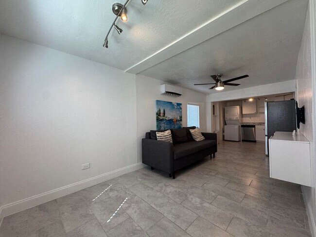 Building Photo - 1/1 Duplex in Daytona Beach Shores