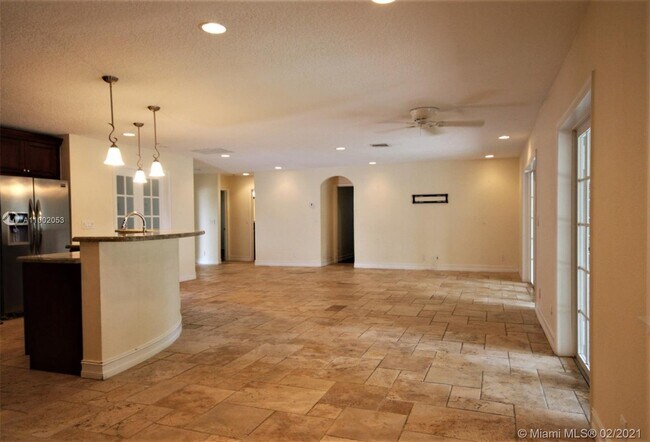 Foto del edificio - 898 SW 18th St