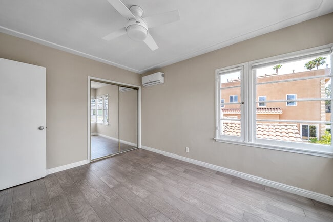 Foto del edificio - 1546 S Holt Ave