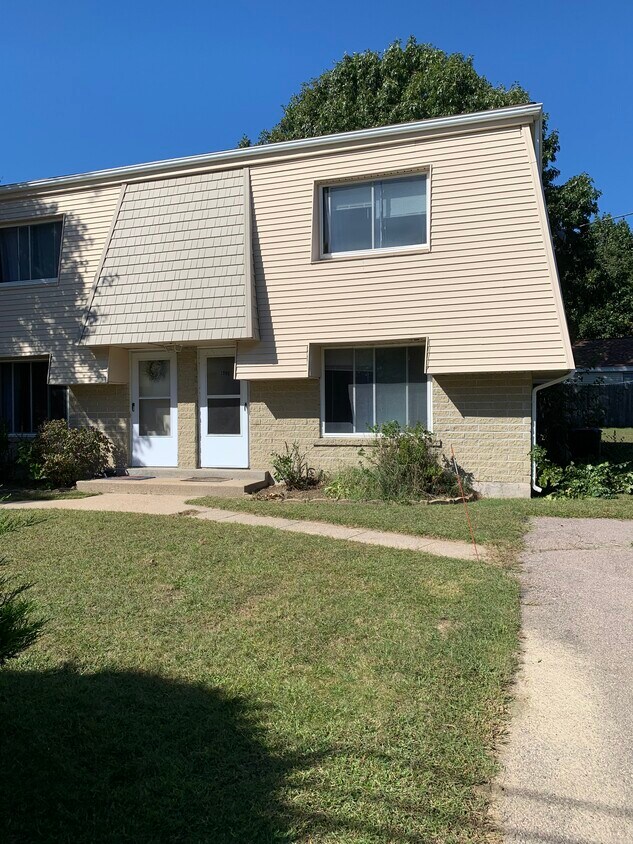 Primary Photo - 109 Ninigret Rd