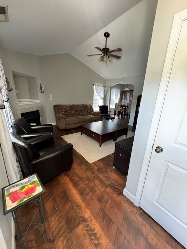Foto del edificio - 3 Br 2 bth home ready-to-move-into home.