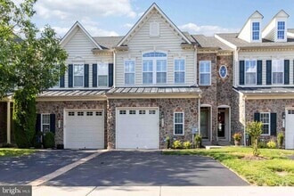 Building Photo - 378 Village Way